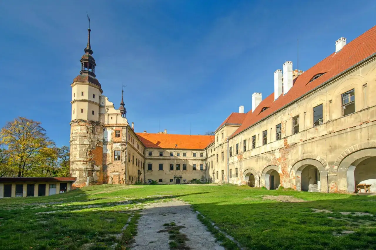 Zdjęcie Zamek w Głogówku: Historia, tajemnice i przyszłość tego miejsca