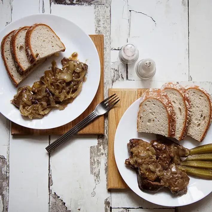 Zdjęcie Jak długo dusić wątróbkę wieprzową, aby była idealnie miękka?