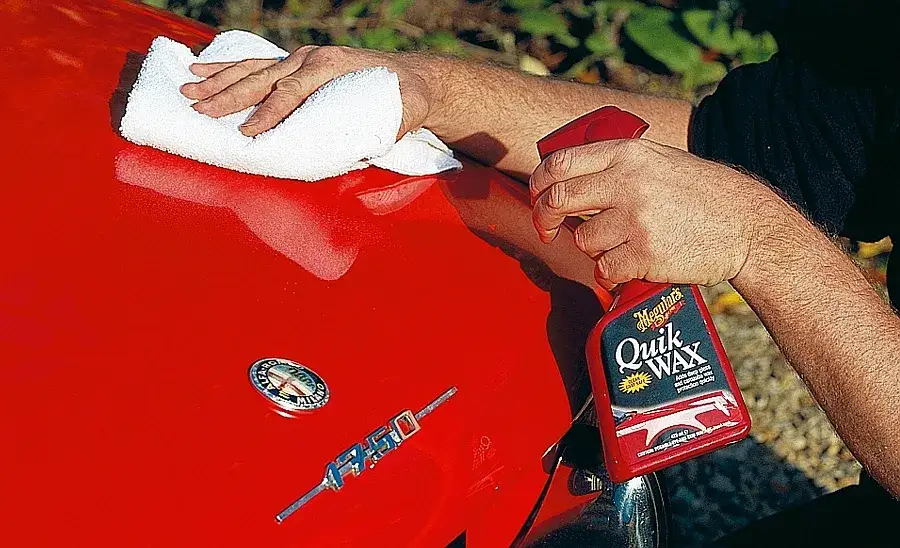 Zdjęcie Ile trwa woskowanie auta? Poznaj czas i czynniki wpływające na proces