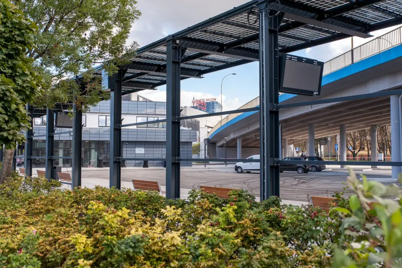 Zdjęcie Skąd odjeżdża polski bus w Rzeszowie - kluczowe lokalizacje i wskazówki