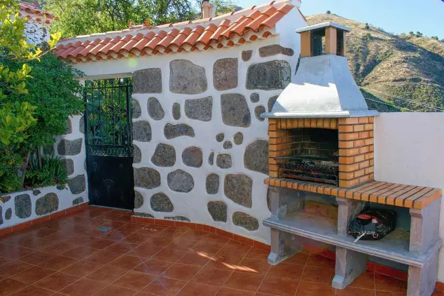 Zdjęcie Jak zbudować trwały komin do grilla murowanego bez kosztownych błędów