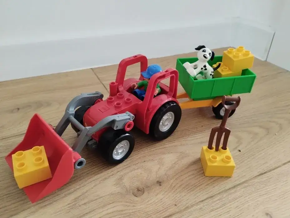 Zdjęcie Duży traktor zabawka – idealny wybór dla małych miłośników farmy