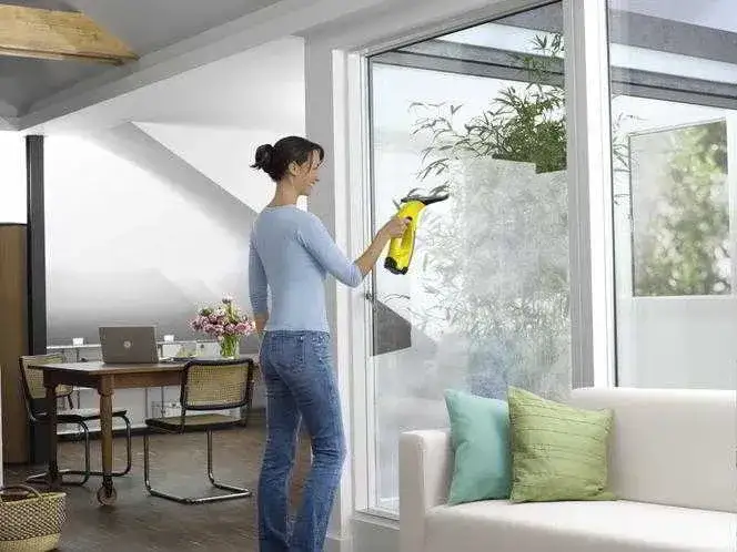 Zdjęcie Jak umyć duże okna bez smug? 5 skutecznych sposobów