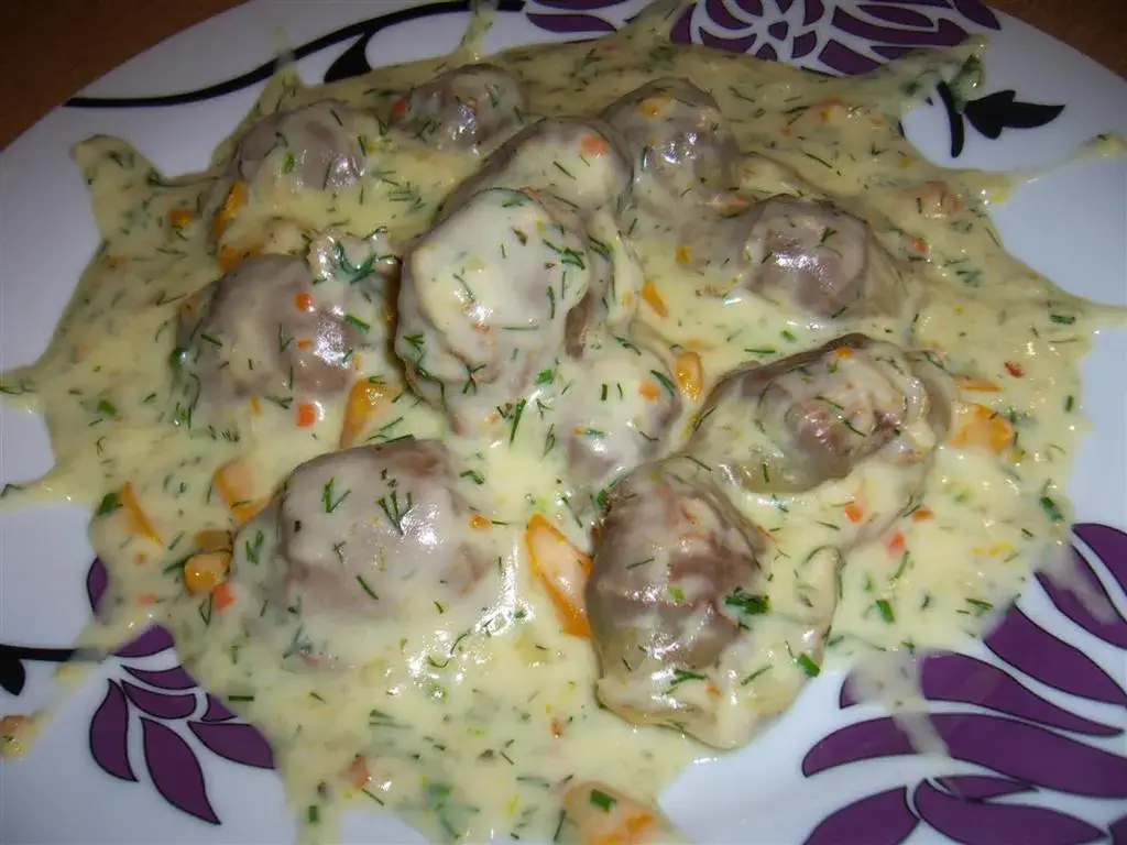 Zdjęcie Żołądki drobiowe w sosie śmietanowo koperkowym – prosty przepis na obiad