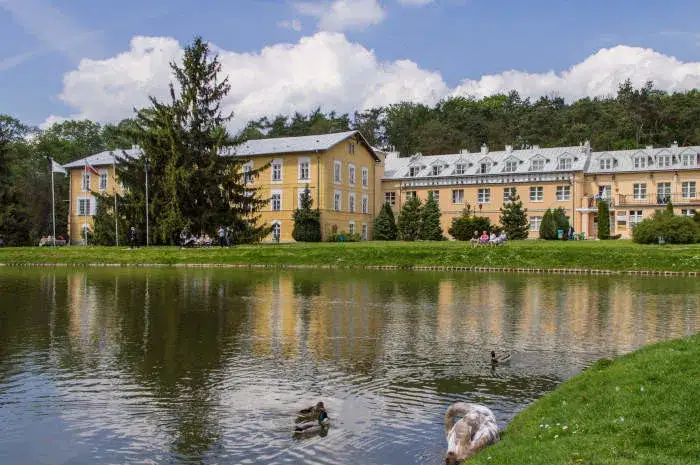 Zdjęcie Gdzie NFZ wysyła do sanatorium na kręgosłup? Sprawdź dostępne opcje