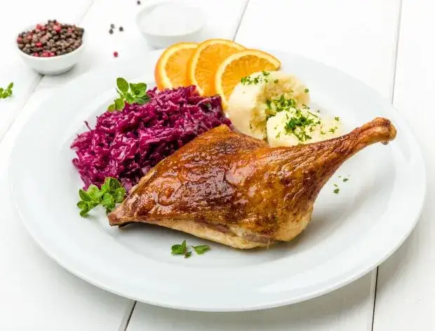 Zdjęcie Idealne surówki do kaczki, które podkreślą smak Twojego dania