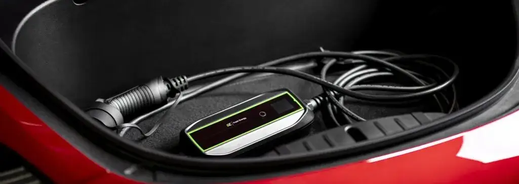 Zdjęcie Jakim prądem ładuje się samochód elektryczny? AC vs DC - co wybrać?