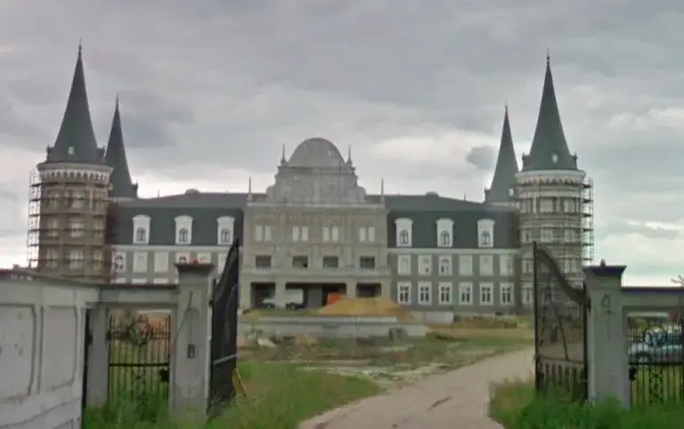 Zdjęcie Kiedy otwarcie hotelu Cztery Wieże w Katarzyninie? Sprawdź najnowsze informacje