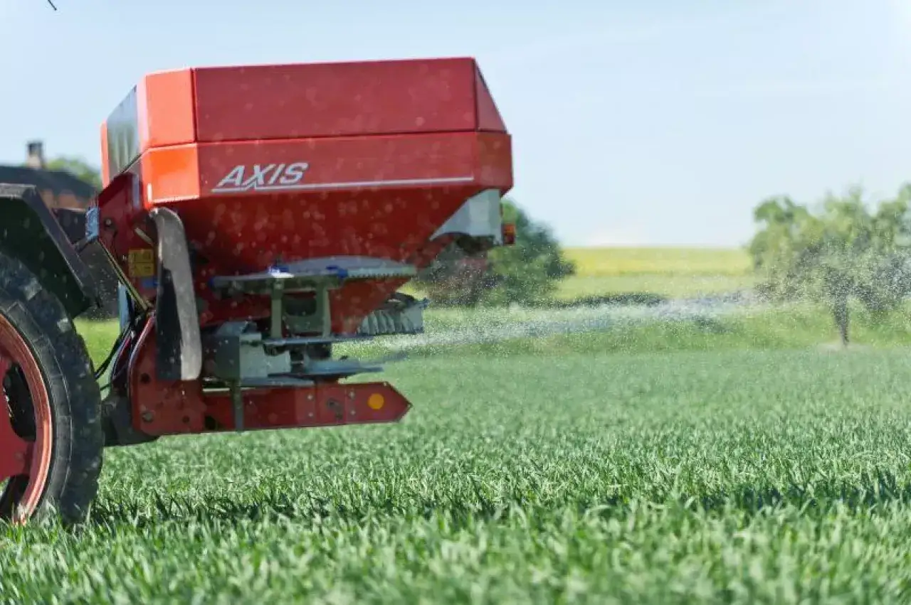 Zdjęcie Jak obliczyć dawkę nawozu, by uniknąć błędów i strat w uprawach