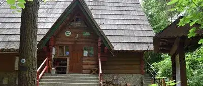 Zdjęcie Bacówka PTTK w Bartnem - idealne miejsce na górski wypoczynek