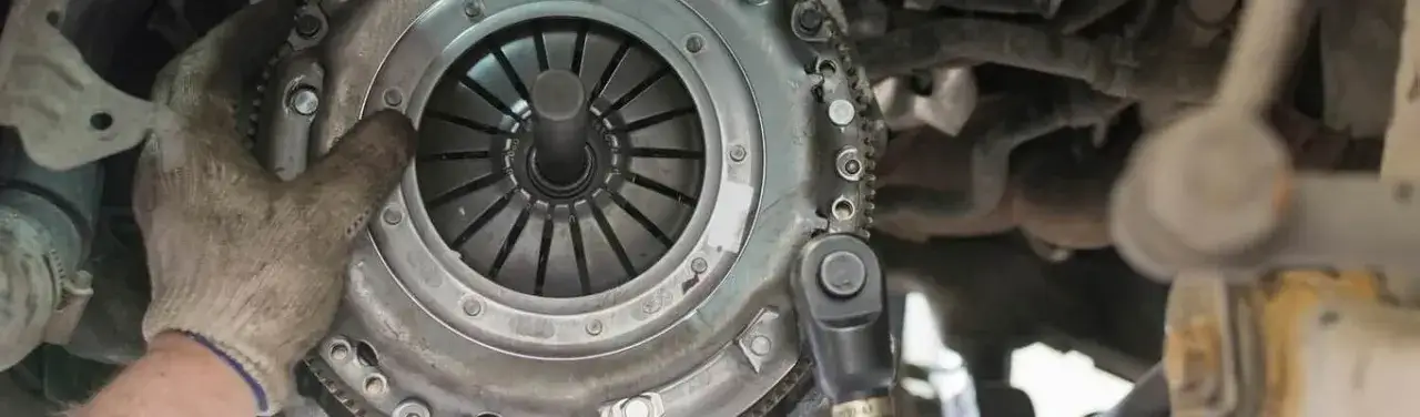 Zdjęcie Ile trwa wymiana sprzęgła? Sprawdź czynniki wpływające na czas