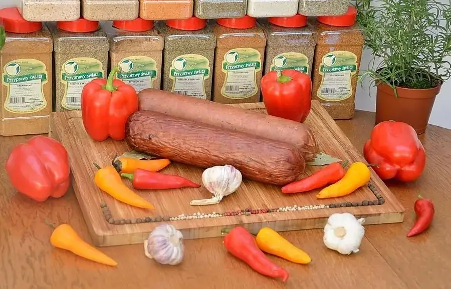 Zdjęcie Jakie przyprawy do kiełbasy szynkowej poprawią jej smak? Sprawdź!