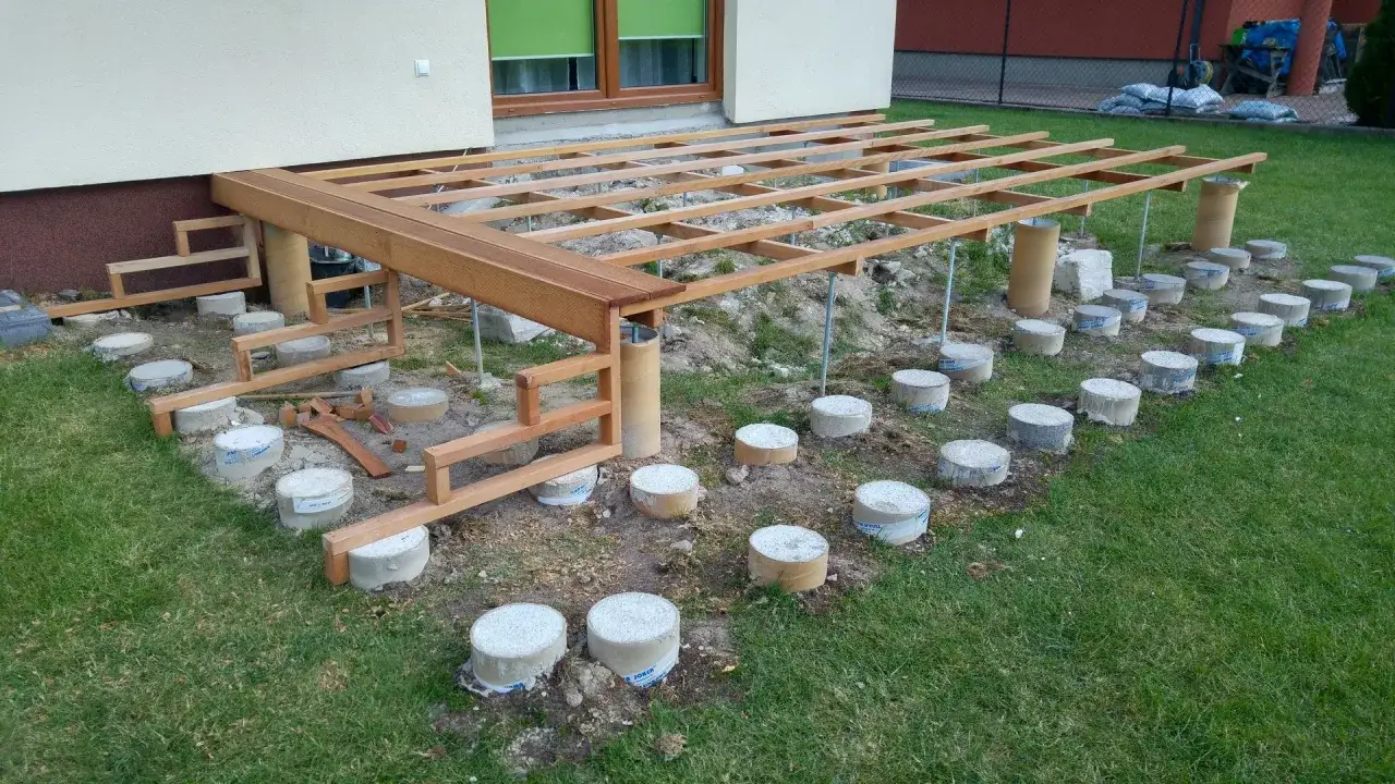 Zdjęcie Jak zbudować taras na filarach betonowych: Krok po kroku