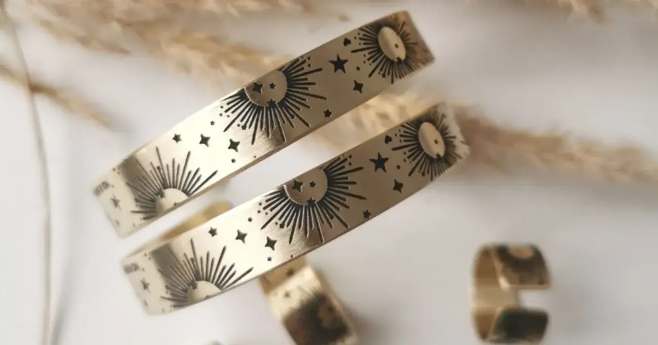 Zdjęcie Czy biżuteria z miedzi czernieje? Oto przyczyny i sposoby na to