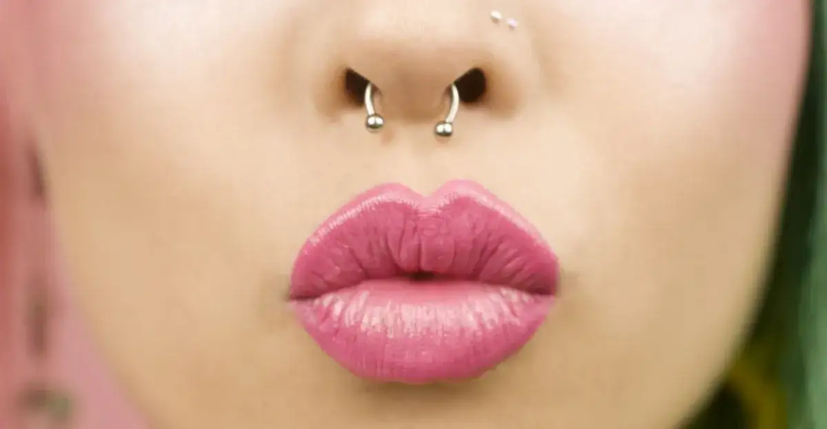 Zdjęcie Jak wydmuchać nos z kolczykiem bez ryzyka uszkodzenia?