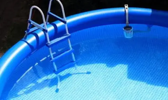 Zdjęcie Jak skutecznie naprawić basen ogrodowy: 5 sprawdzonych metod