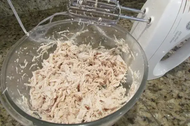 Zdjęcie Mikser ile tavuk didikleme: Saniyeler içinde mükemmel sonuçlar elde edin