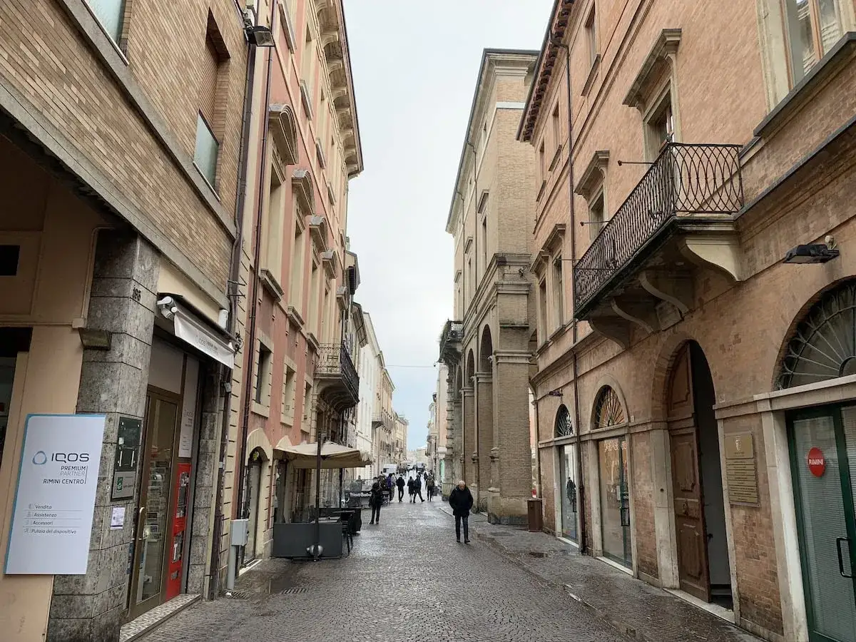 Zdjęcie Jak dojechać z lotniska Forli do Rimini? Sprawdź najlepsze opcje podróży