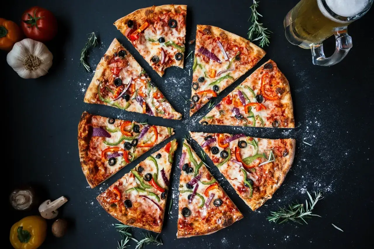 Zdjęcie Jak jeść pizzę we Włoszech: odkryj tajemnice idealnego smaku
