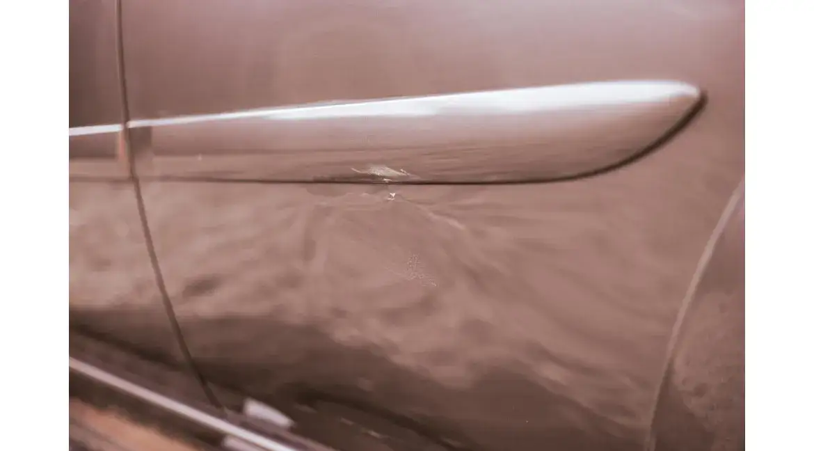 Zdjęcie Skuteczne sposoby na otarcie zderzaka jak usunąć rysy i zarysowania