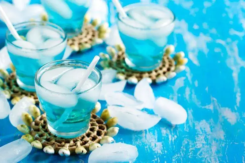 Zdjęcie Najlepsze drinki z blue kurakao, które zachwycą smakiem i wyglądem