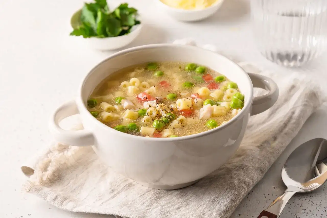 Zdjęcie Przesolona zupa? Nie panikuj! Sprawdzone sposoby na ratunek.