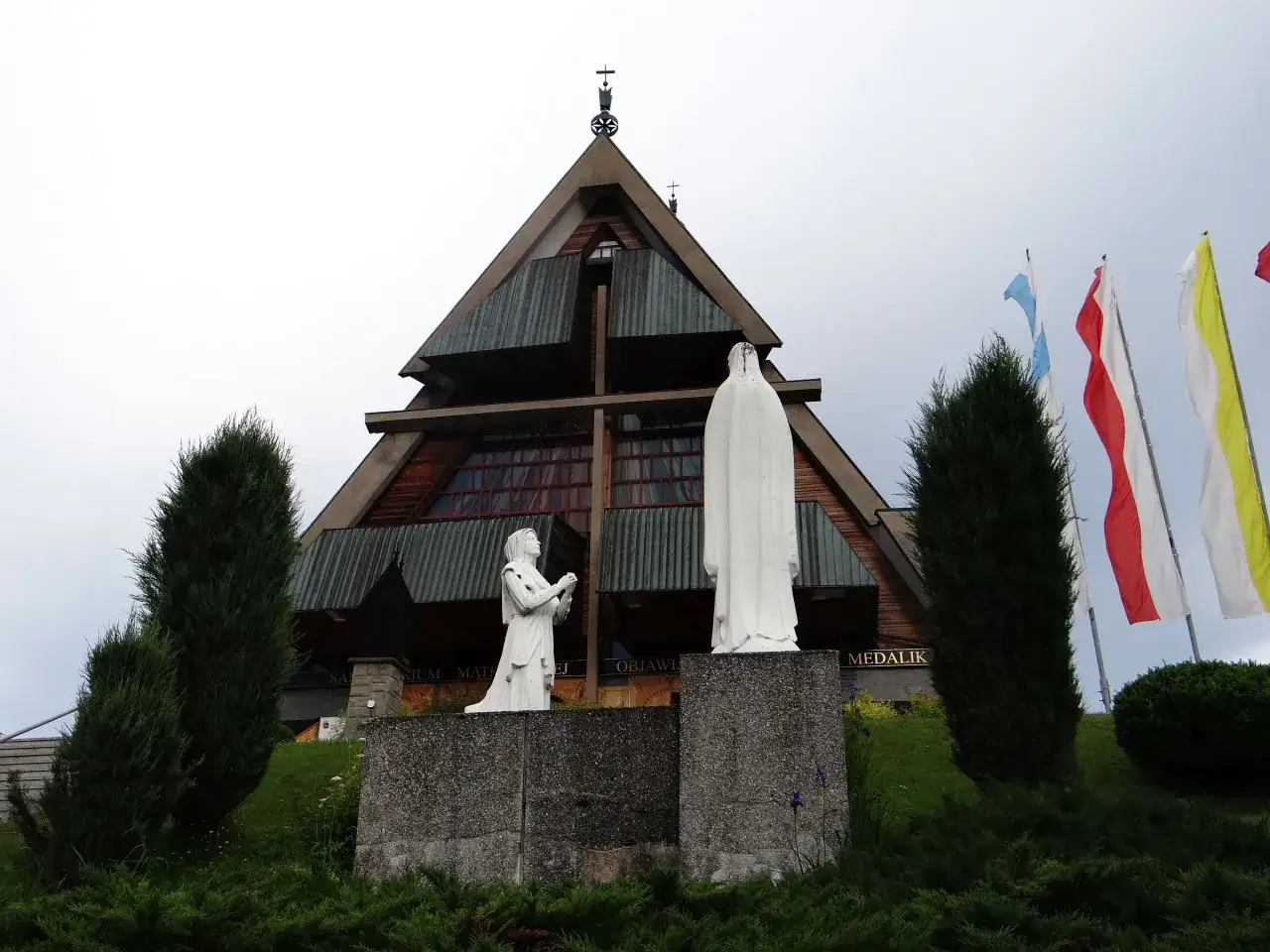 Zdjęcie Sanktuarium MB objawiającej cudowny medalik w Zakopanem - co warto wiedzieć?
