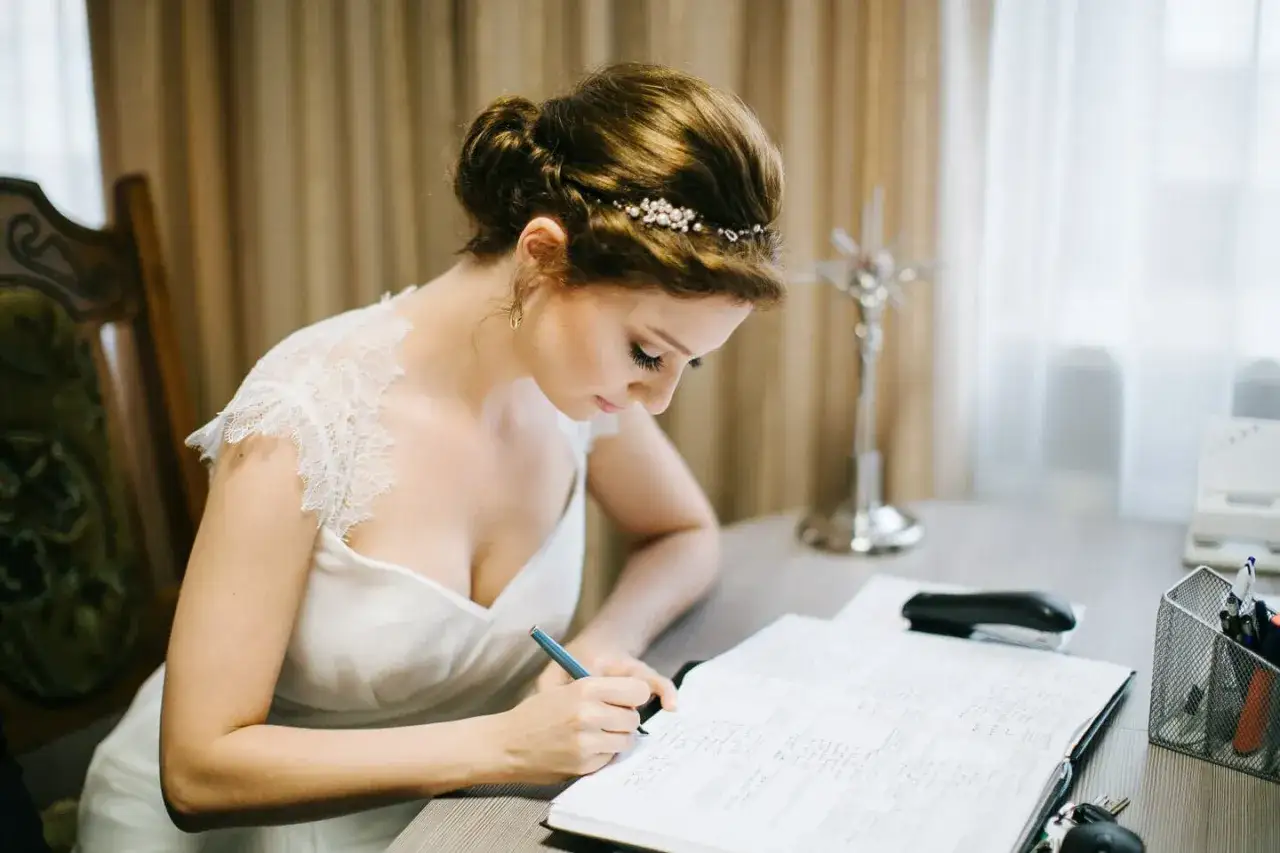 Zdjęcie Kiedy do księdza przed ślubem? Ważne terminy i dokumenty do przygotowania