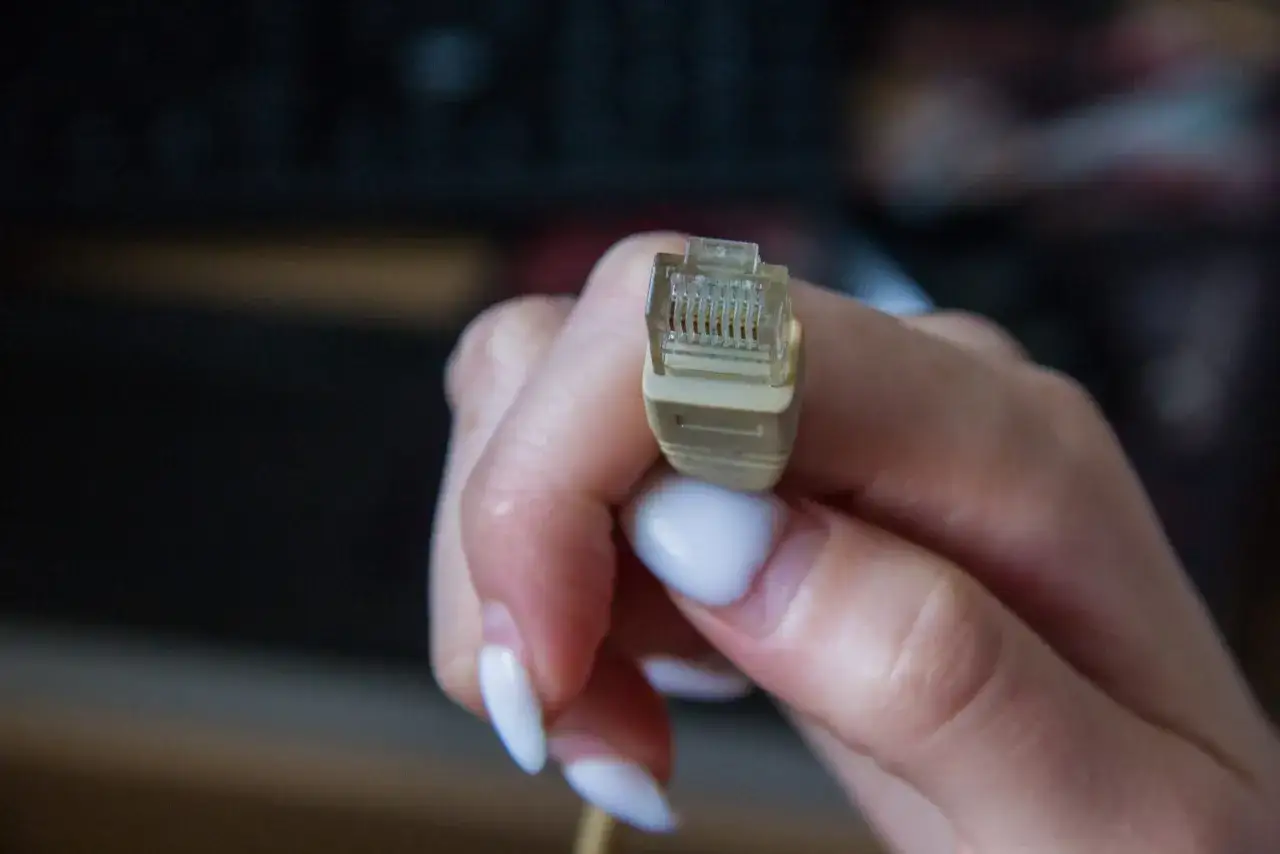 Zdjęcie Jak podłączyć kabel Ethernet i uniknąć problemów z połączeniem