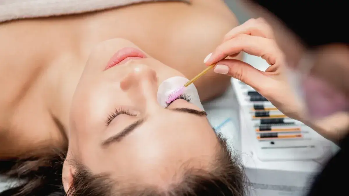 Zdjęcie Ile zarabia stylistka rzęs w domu? Fakty, które musisz znać