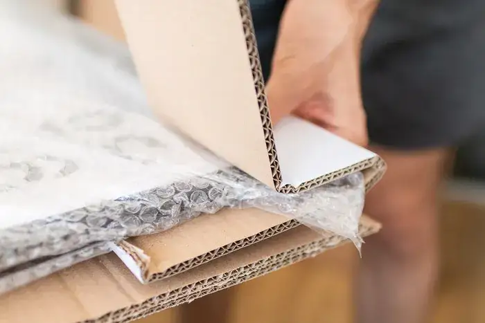Zdjęcie Jak zapakować obraz na prezent: skuteczne metody i porady praktyczne
