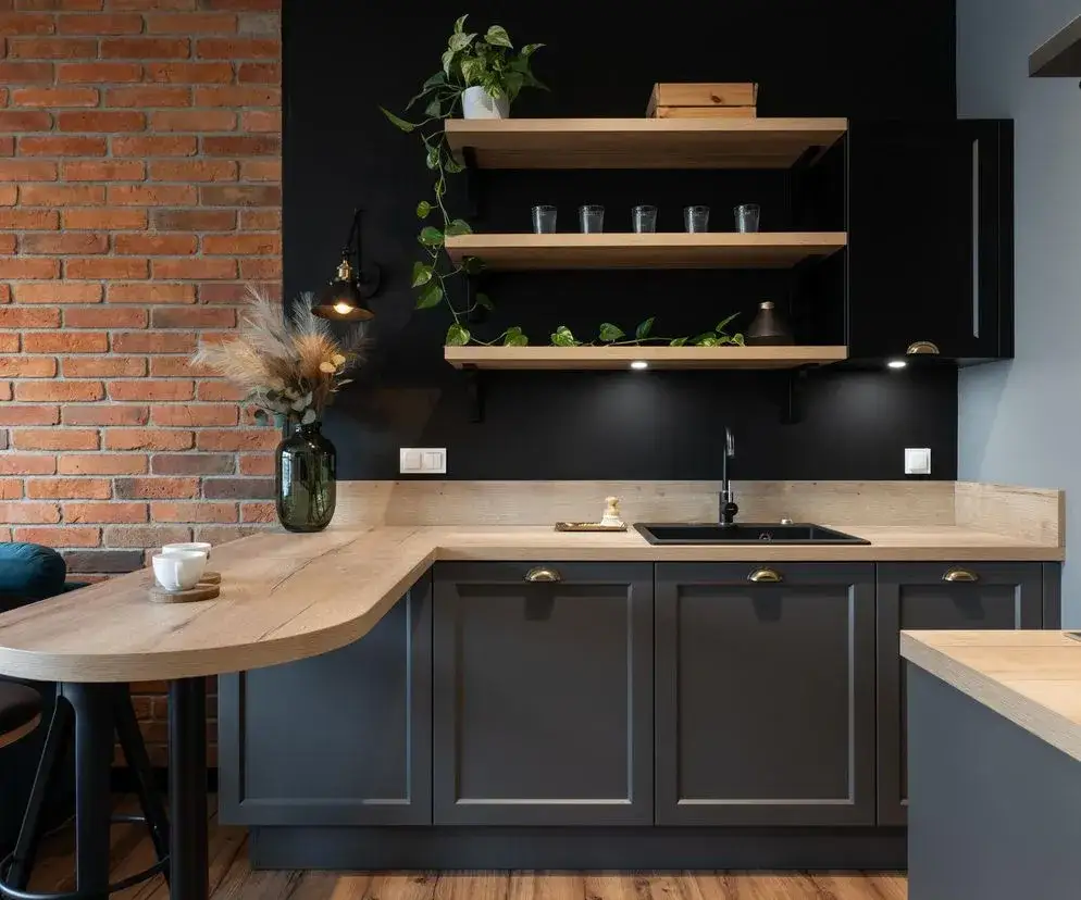 Zdjęcie Jak uszczelnić blat kuchenny przy ścianie, aby uniknąć wilgoci i pleśni