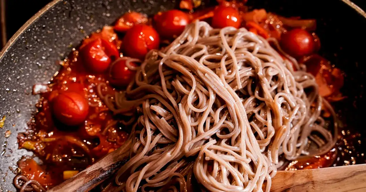 Zdjęcie Czy makaron razowy jest dietetyczny? Sprawdź jego zdrowotne korzyści