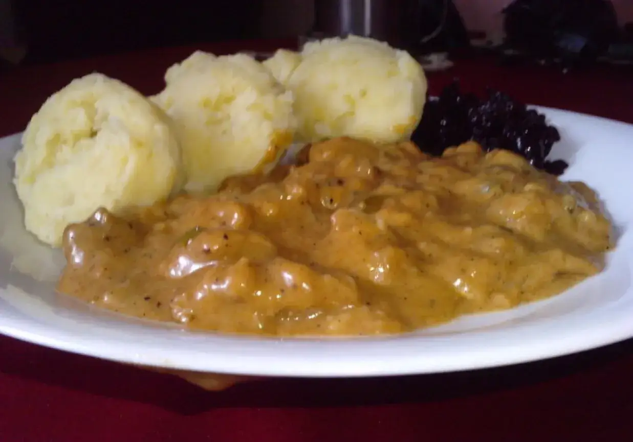 Zdjęcie Gulasz z żołądków drobiowych - przepis na pyszne, tradycyjne danie