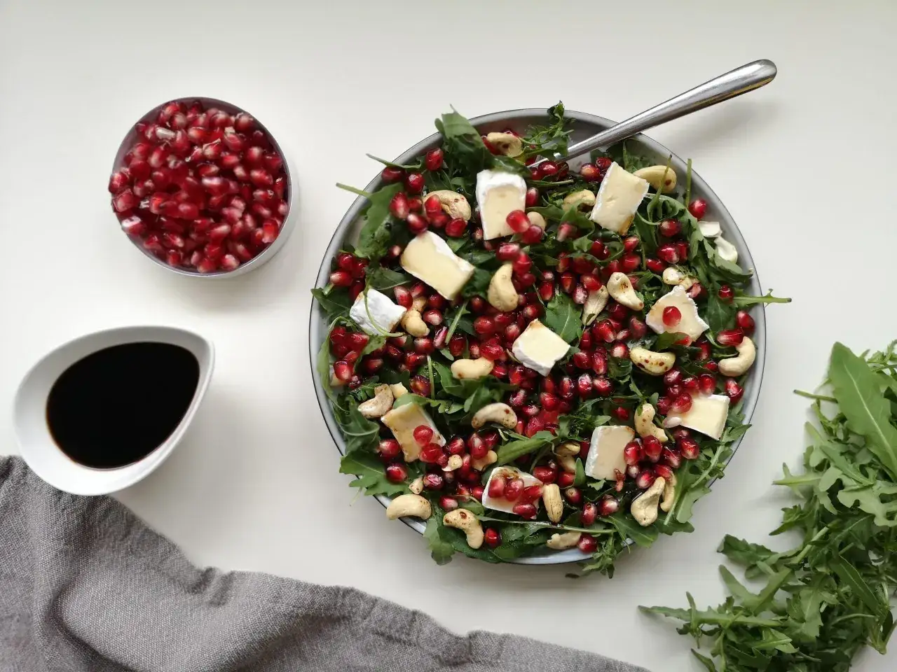 Zdjęcie Prosta sałatka z rukoli, która zachwyci smakiem i świeżością