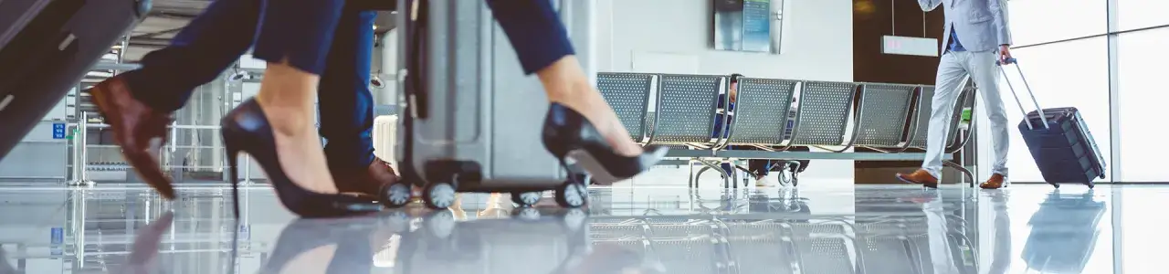 Zdjęcie Czy mierzą temperaturę na lotnisku? Sprawdź aktualne zasady i obawy