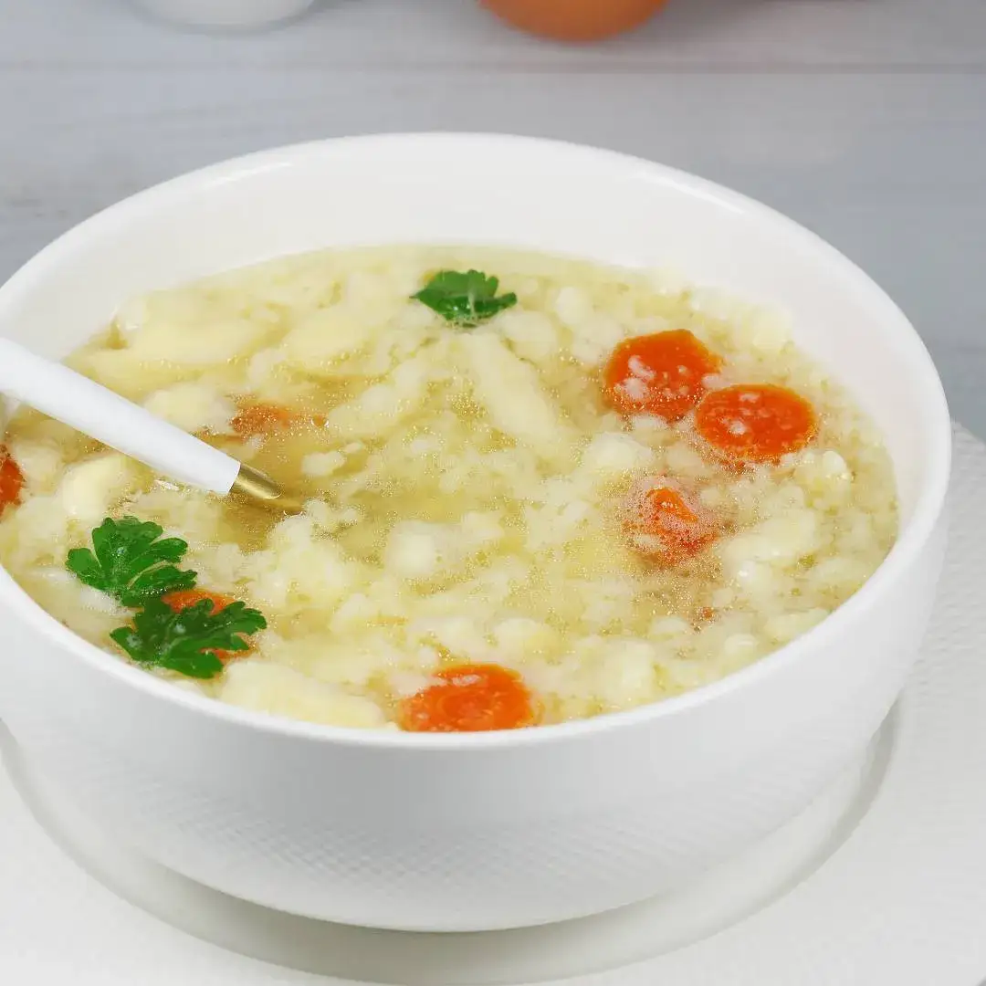 Zdjęcie Jak zrobić lane kluseczki do zupy - szybki przepis na smaczny dodatek