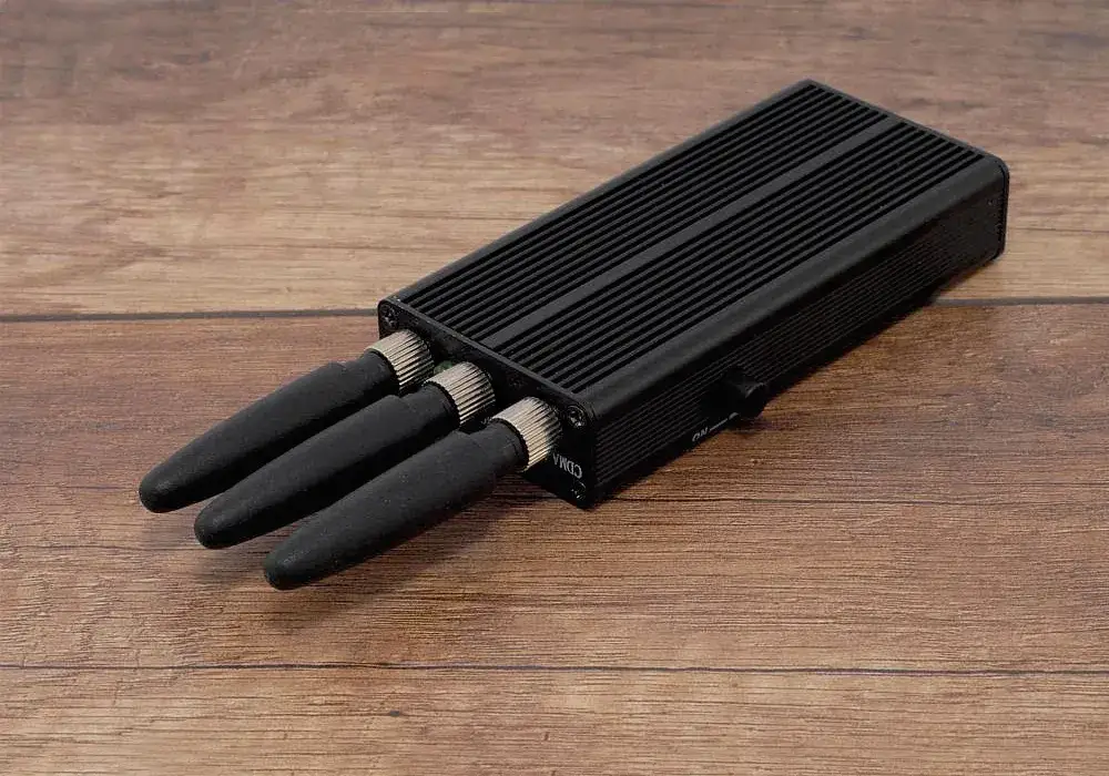 Zdjęcie Zagłuszacz GPS i GSM: Jak działa i czy jest legalny w Polsce?