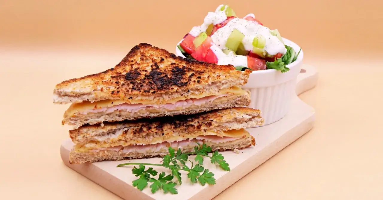 Zdjęcie Proste tosty na patelni - praktyczny przepis na idealne śniadanie bez tostera