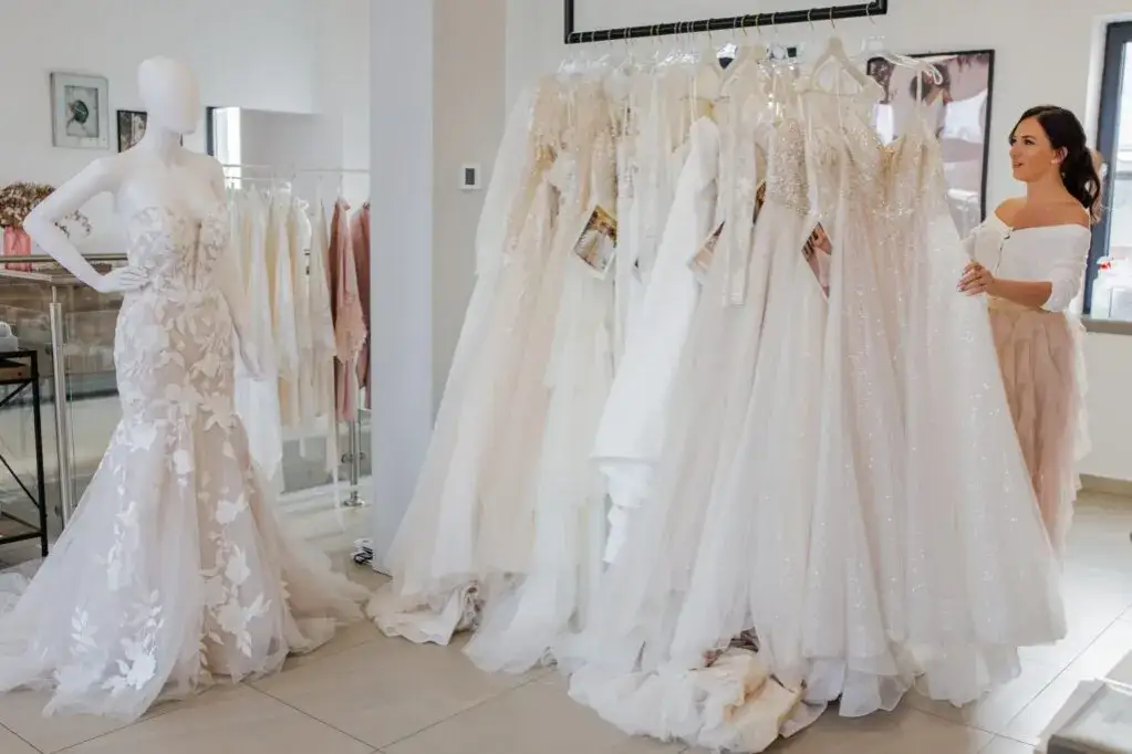 Zdjęcie Jak przygotować się do przymiarki sukni ślubnej, aby uniknąć rozczarowań