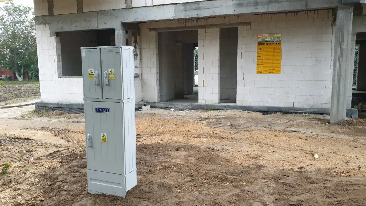 Zdjęcie Skrzynka elektryczna na działce i co dalej - uniknij problemów z prądem