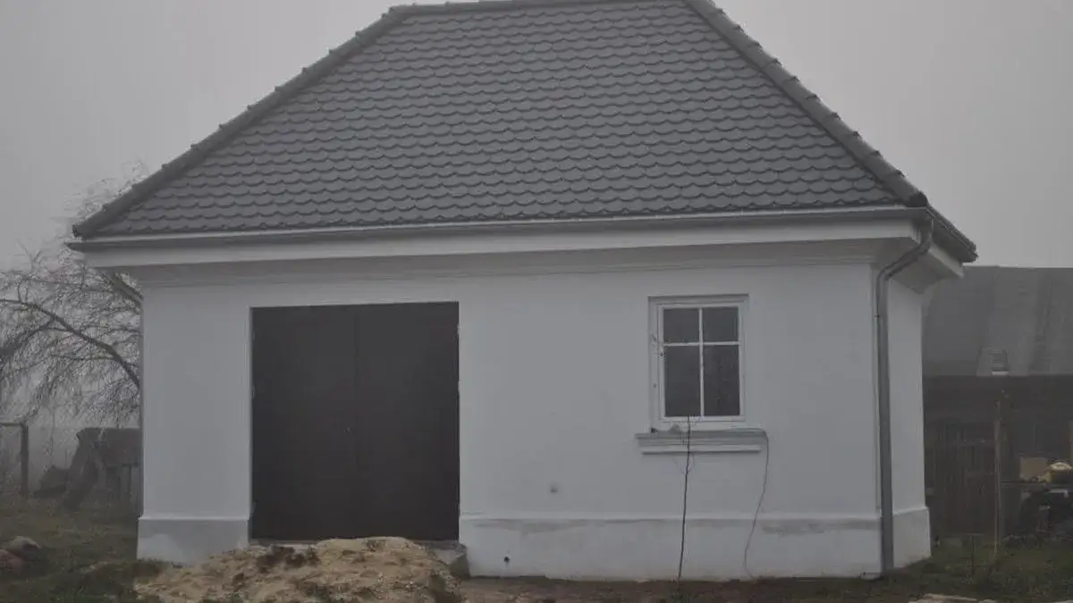 Zdjęcie Czy można mieszkać w budynku gospodarczym? Przepisy i konsekwencje