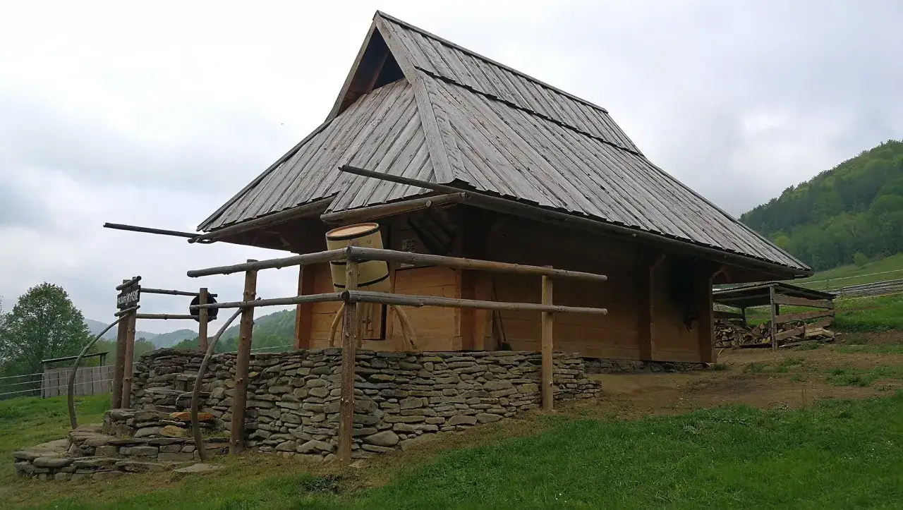 Zdjęcie Bacówka w Dolinie Kościeliskiej - tradycyjne sery i wyjątkowe atrakcje