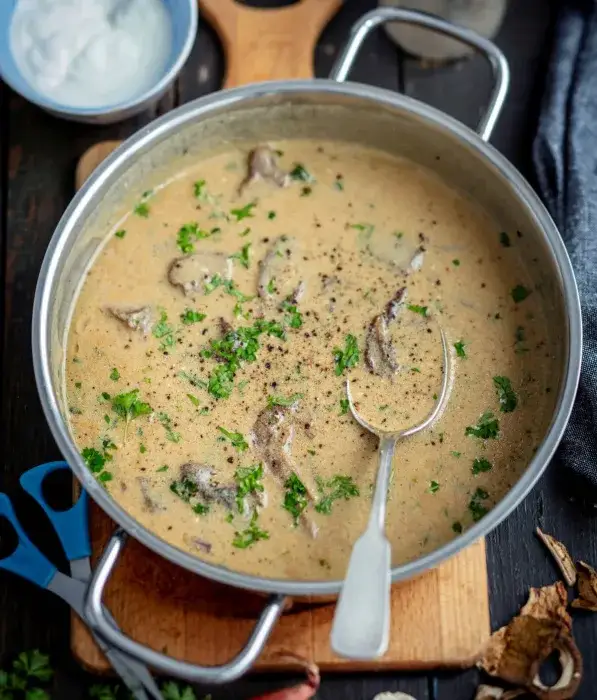 Zdjęcie Jak zrobić pyszny sos grzybowy z opieniek – prosty przepis krok po kroku