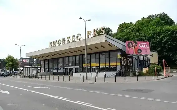 Zdjęcie N17 skąd odjeżdża - poznaj miejsce startu i ważne połączenia