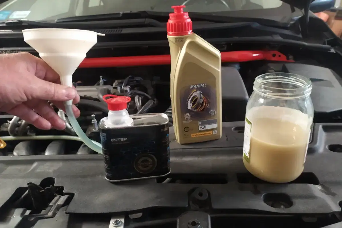 Zdjęcie Wymiana oleju w Toyocie Corolli – co ile kilometrów zmieniać olej?