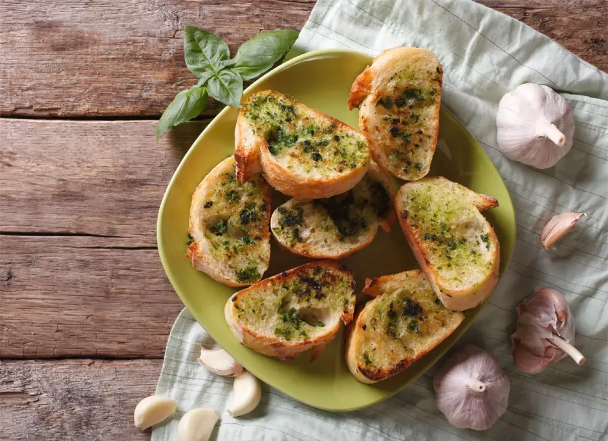 Zdjęcie Jak zrobić grzanki w piekarniku - najlepszy przepis na chrupiące grzanki