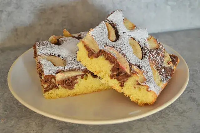 Zdjęcie Przepis na ciasto z papierówkami, które zachwyci Twoich gości