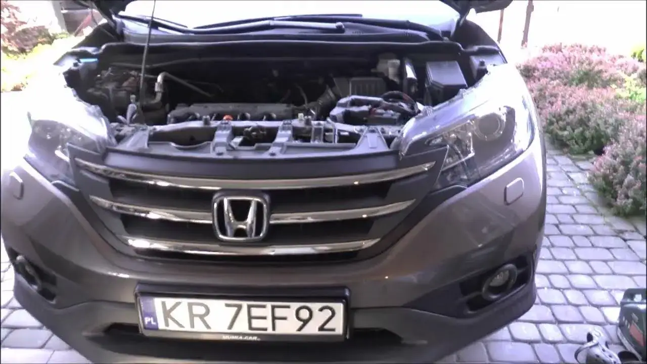 Zdjęcie Jaki akumulator do hondy CR-V 2.0 benzyna - uniknij kosztownych błędów