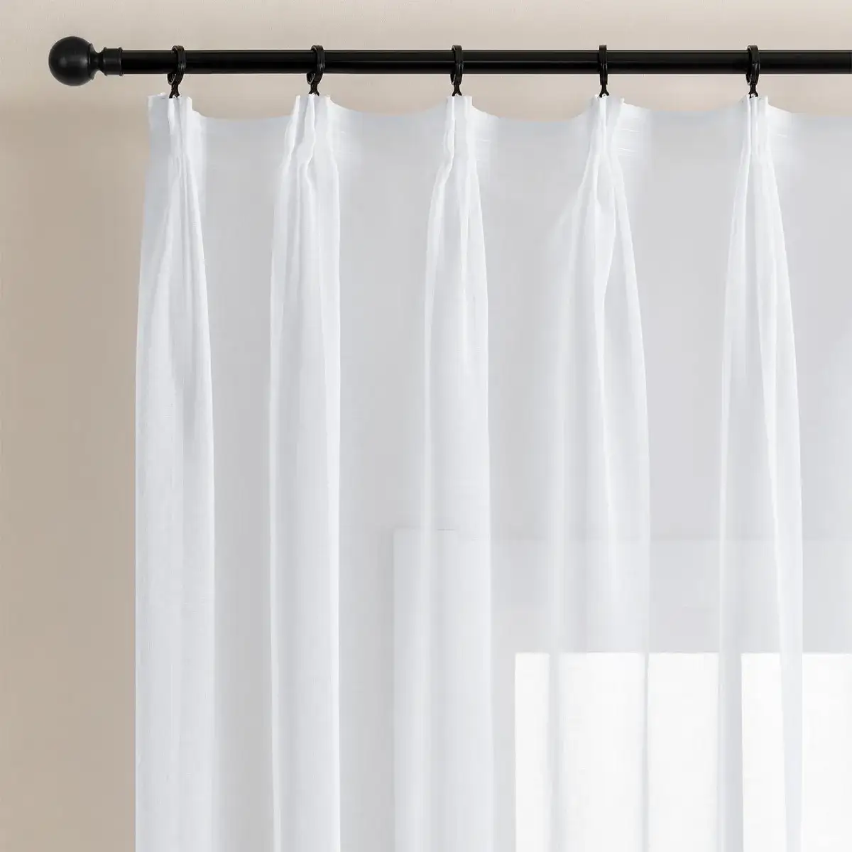 Zdjęcie Jakie firany do salonu na okno balkonowe – piękne i funkcjonalne rozwiązania